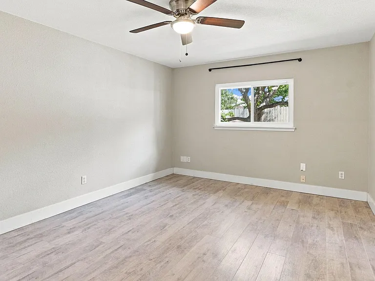 12713 Rhea Ct — Photo 31