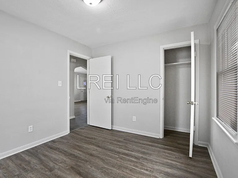 2404 Thomas Ave — Photo 7