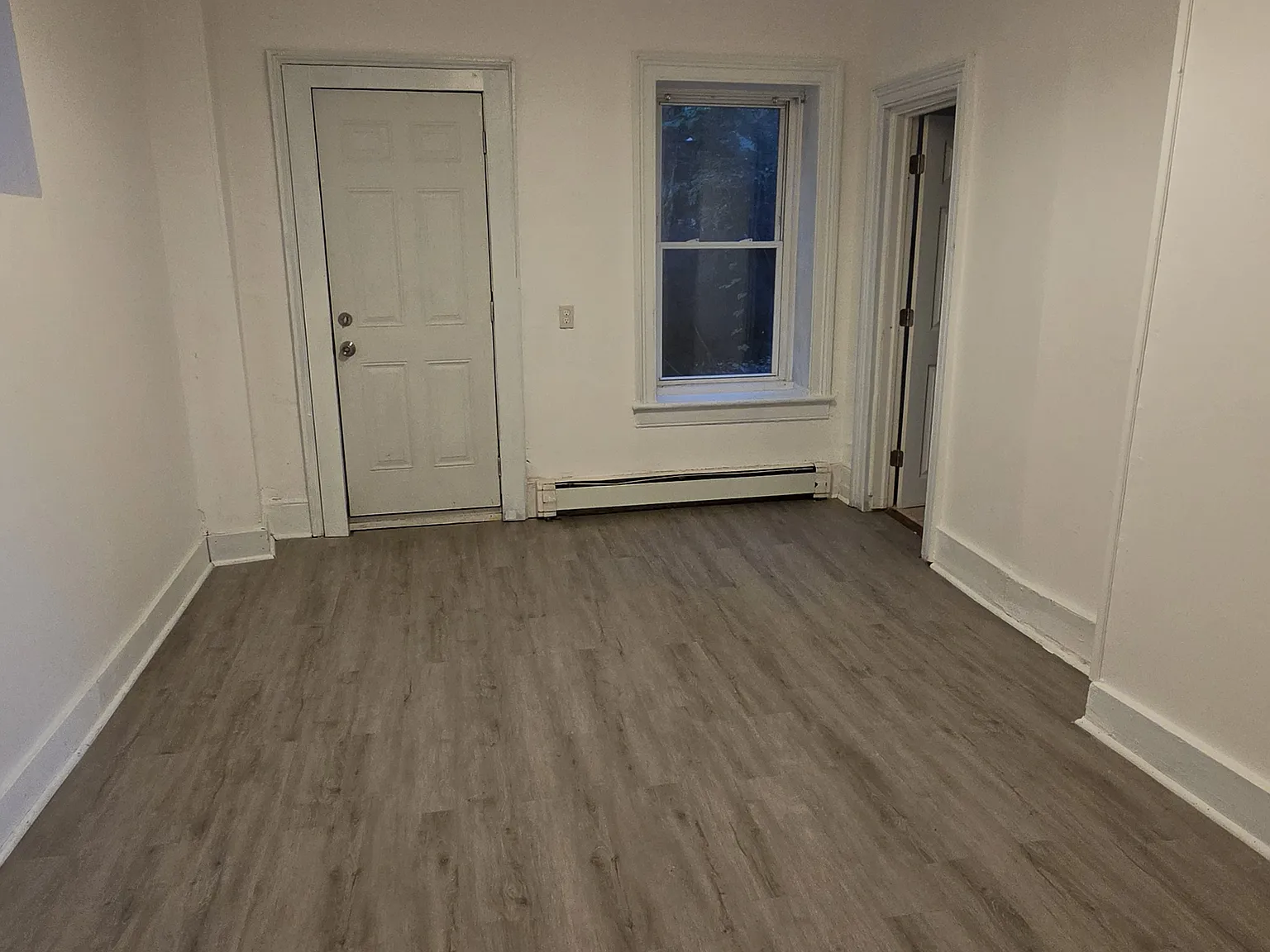 1 bed, $1,300 — Photo 3