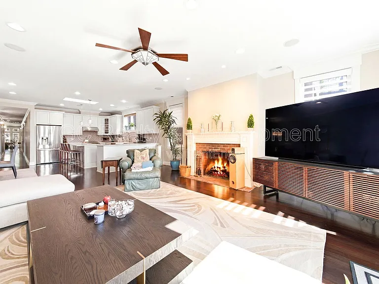 3934 N Janssen Ave #4 — Photo 18