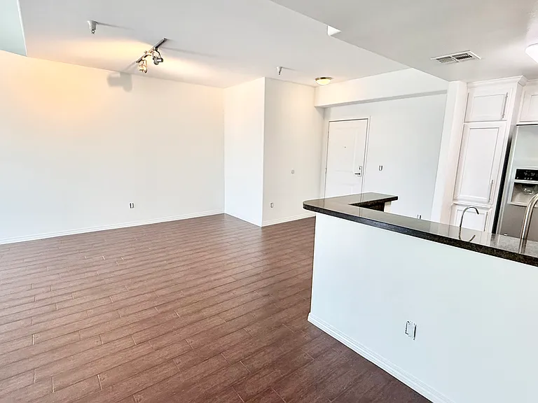 The Watermarque Apartments — Photo 26
