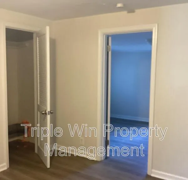 535 S Adams St — Photo 18