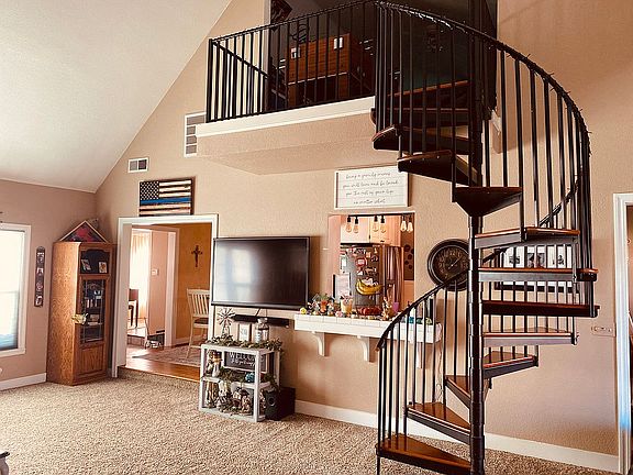 4th image of 2020 Leoni Dr