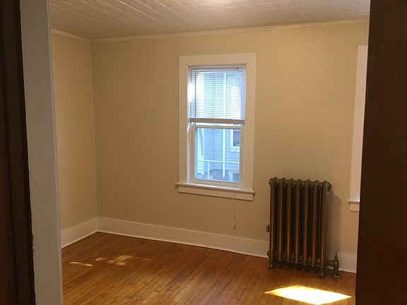 3rd image of 148 Essex St APT 3