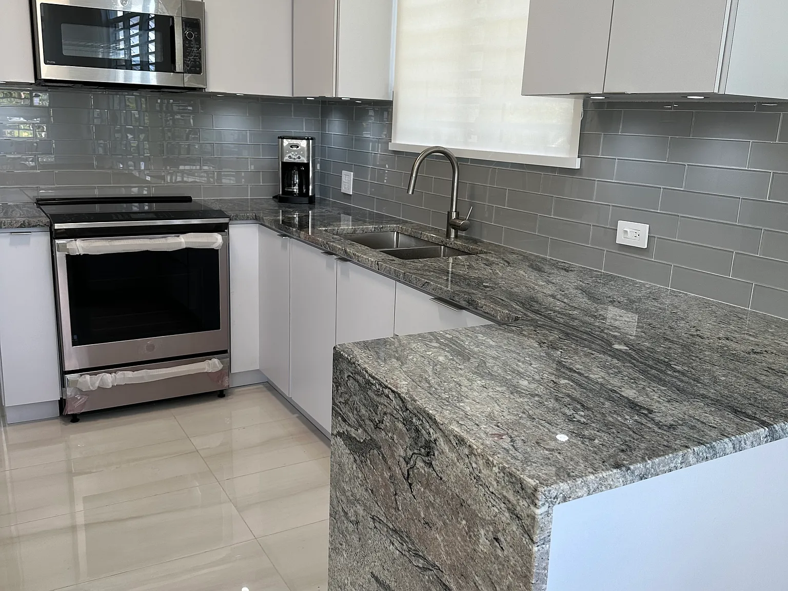 4 bed, 2.5 bath, 2500 sqft, $4,250 — Photo 4