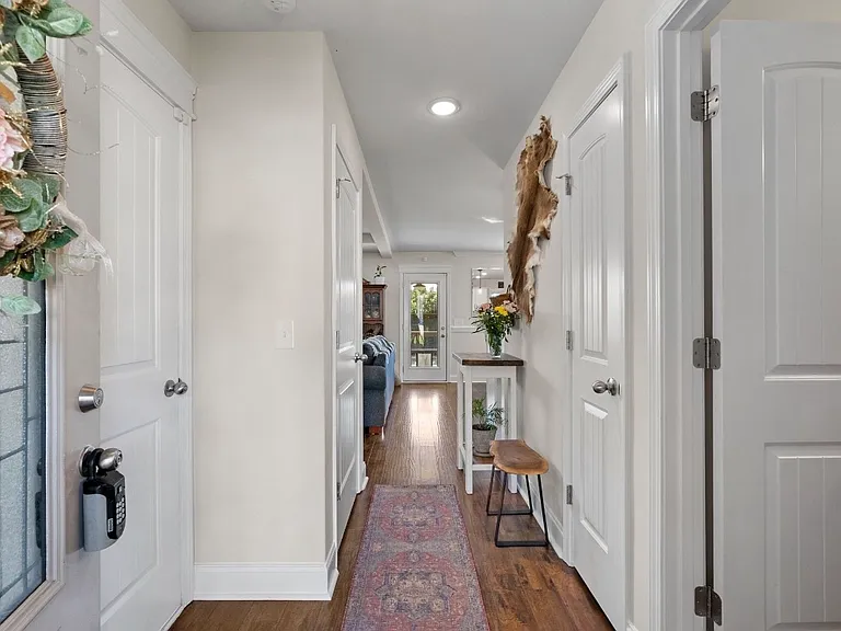 1328 Sussex Dr — Photo 6