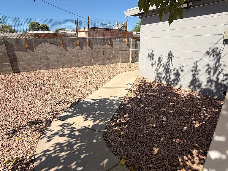 2753 Talbot St — Photo 63
