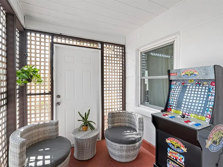 2402 W Cypress St — Photo 25