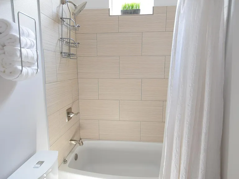 Aubry St — Photo 17