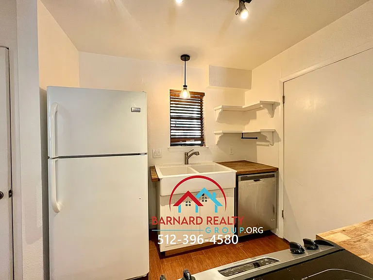 402 Fredericksburg St — Photo 9