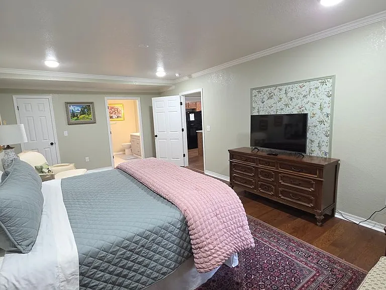 105 Pecan St — Photo 13