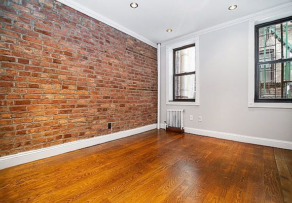 3rd image of 115 Mulberry St APT 1R