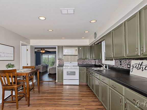 4th image of 28476 W Park Ave