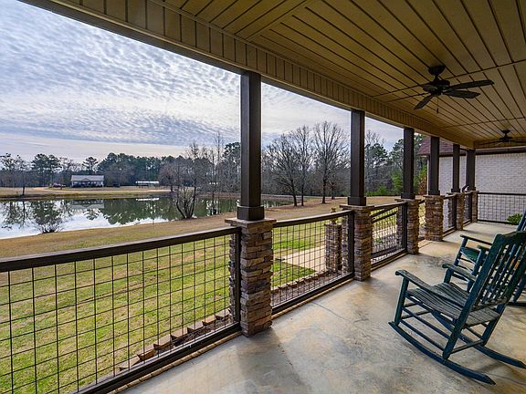 5th image of 230 Country Club Rd