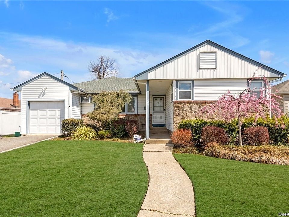 1st image of 889 Iris Dr