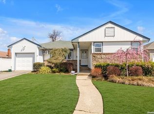 889 Iris Dr, Bellmore, NY 11710