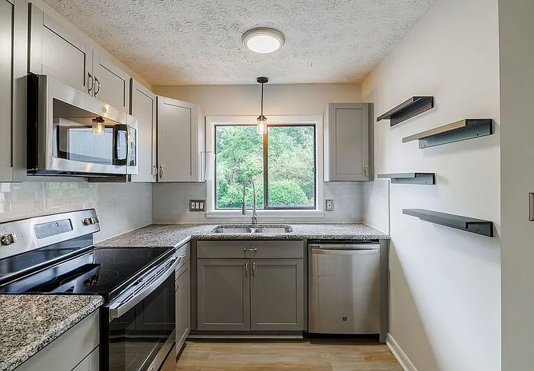 134 Fernbanks Ct — Photo 6