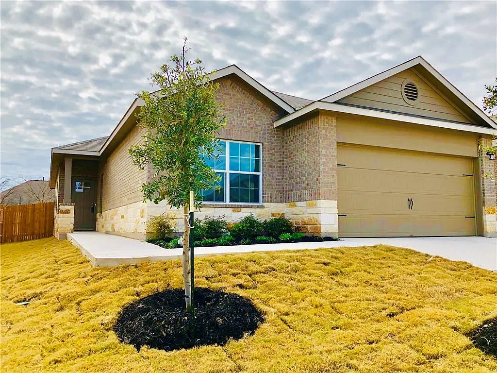 4 bed, 2.0 bath, 1754 sqft, $2,150 — Photo 2