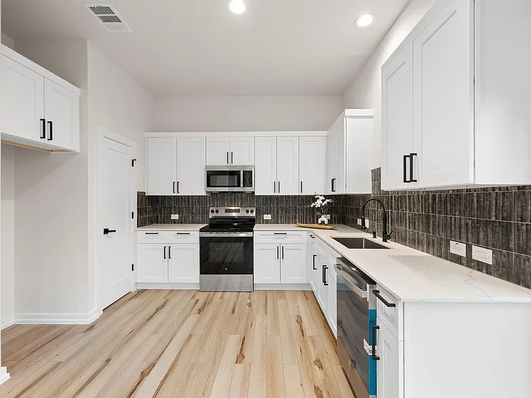 2309 Montopolis Dr #7 — Photo 9