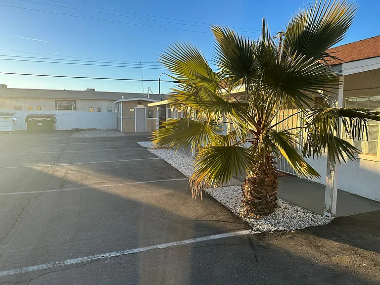 45307 Sierra Hwy — Photo 16