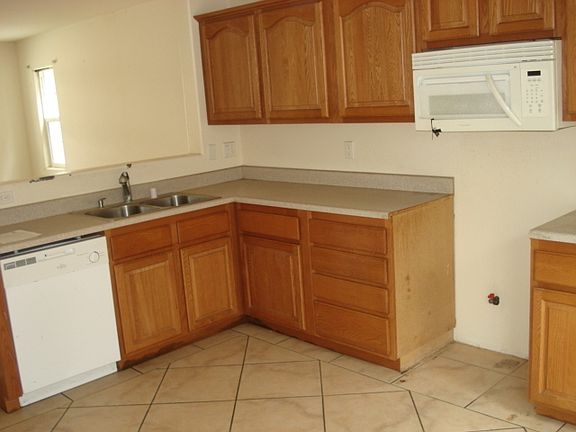 3rd image of 1325 Glenoaks Blvd
