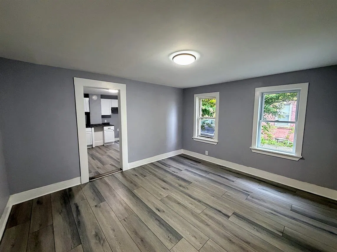4 bed, $1,900 — Photo 3