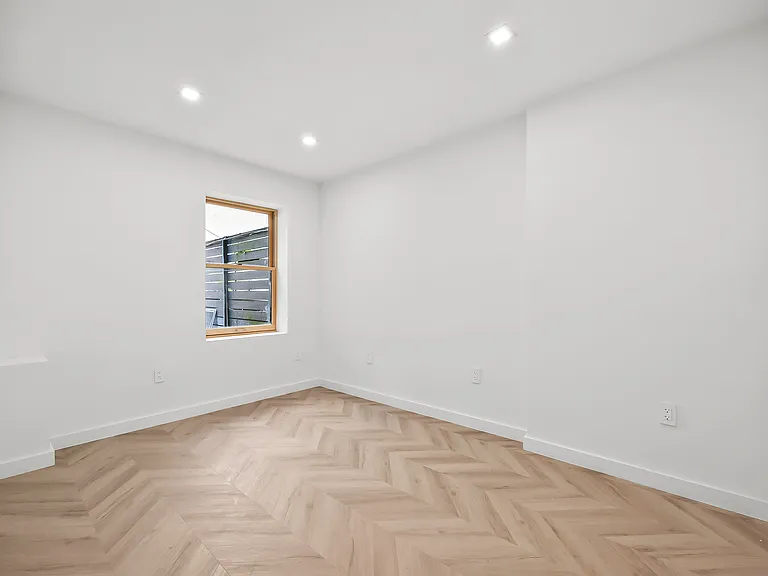 105 Gates Ave #1 — Photo 6