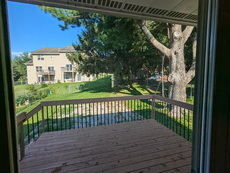 2047 S Ridge Dr — Photo 3