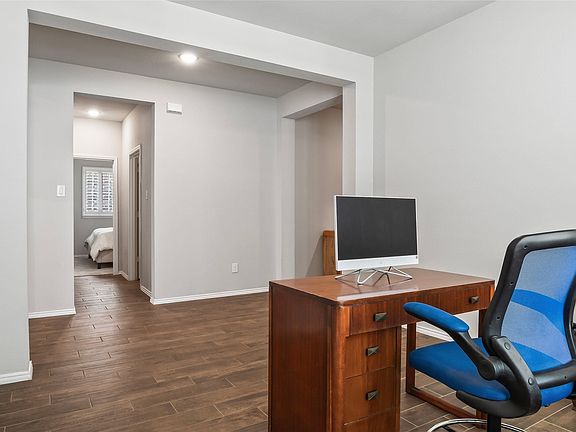 5th image of 2216 Maplewood Dr