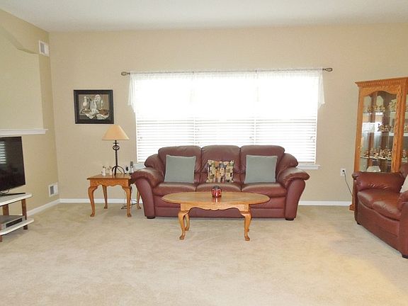 3rd image of 38 Esplanade Dr