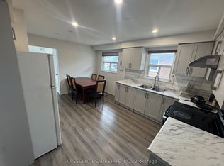 400 Pinemeadow Ave, Mississauga, ON L5B 2J9