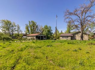 1401 Maple Park Dr, Gold Hill, OR 97501