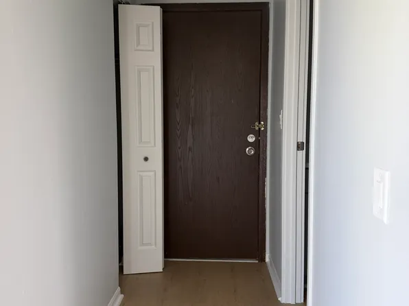 133 Gregory St APT 18, Aurora, IL 60504