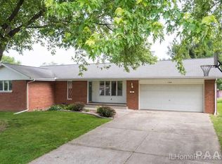 120 Pieper Cir, Delavan, IL 61734