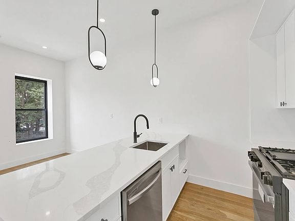 4th image of 204 Herzl St #2