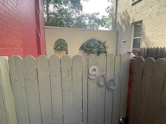 4th image of 900 E 20th Ave