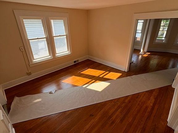 4th image of 808 Waverly Pl APT 2