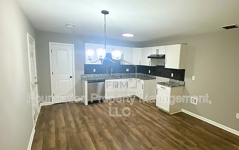 3 bed, 2.0 bath, 1495 sqft, $1,500 — Photo 3