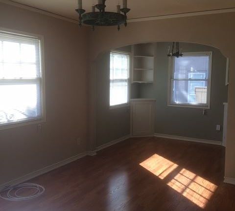 4th image of 120 W Lewis St