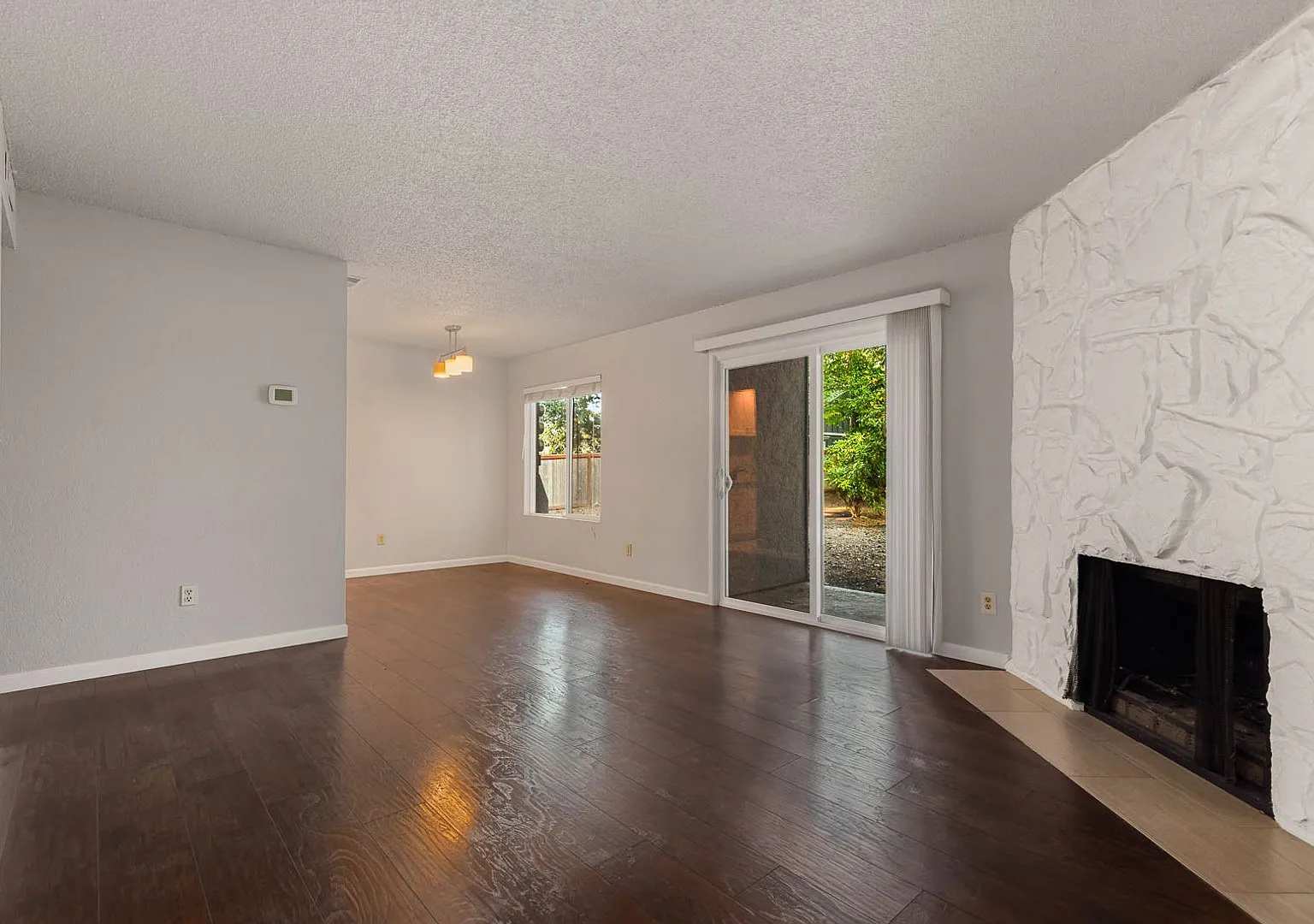 Move-In Ready 2BR Condo in Prime Finn Hill Location — Photo 4