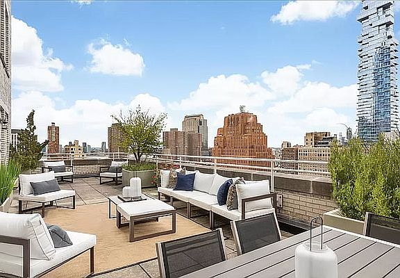 3rd image of 270 Broadway #17DT
