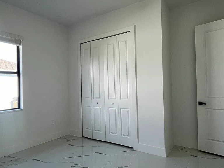143 Harold Ave S #141 — Photo 9