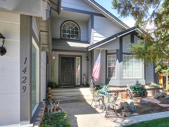 2nd image of 1429 Deerfield Cir