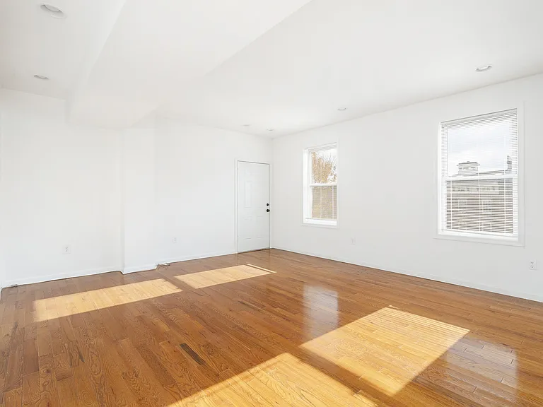 251 E Girard Ave — Photo 2