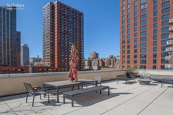 Sold by Sotheby's International Realty | media 15