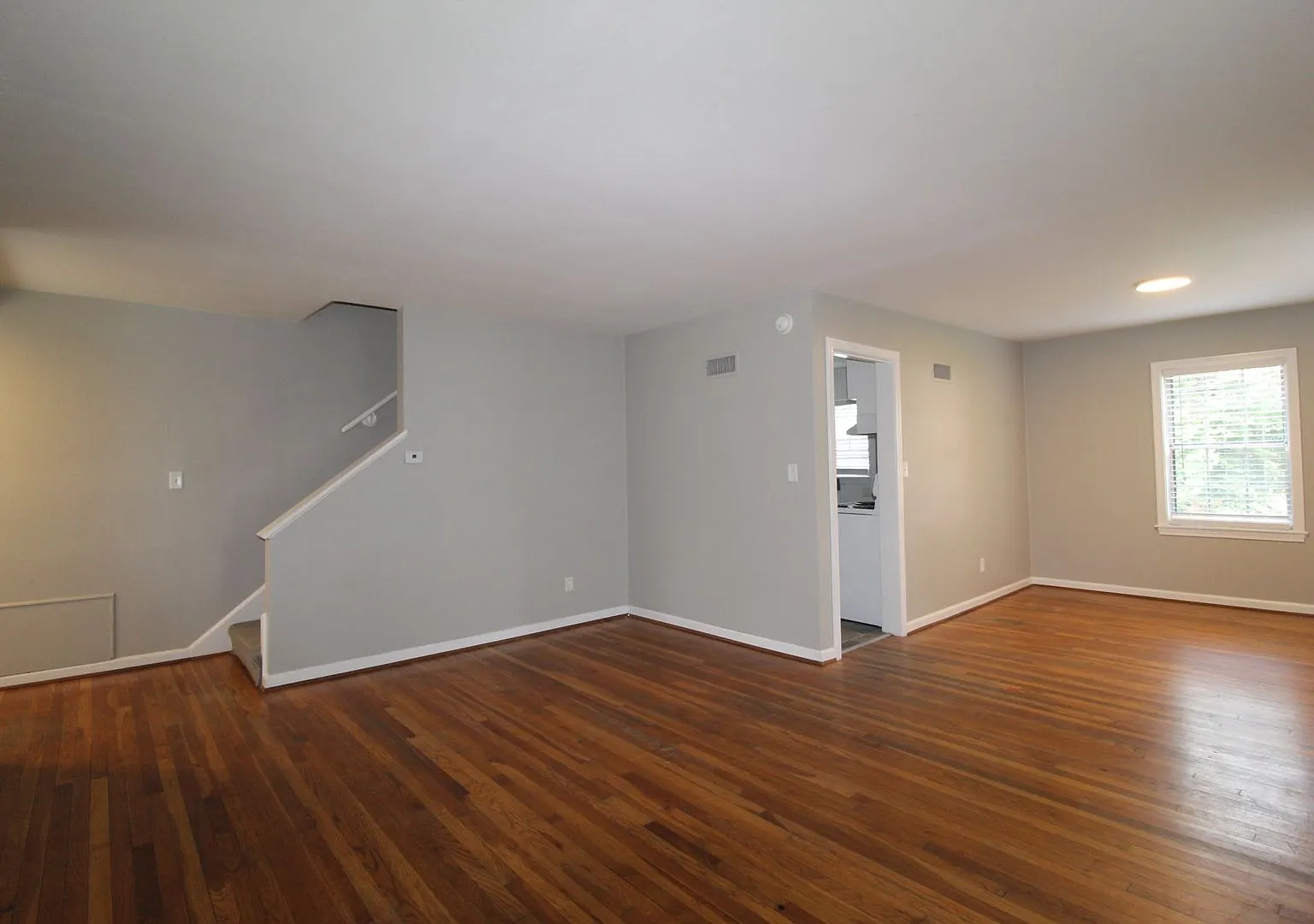 September FREE On This 2 Bedroom 2 Bath Duplex In The Waldo Area — Photo 4