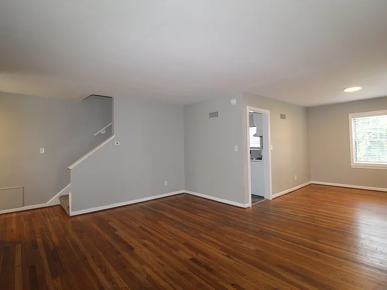 7518 Terrace St — Photo 4