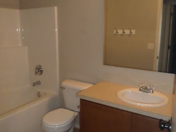 4th image of 7605 Rushmore Way NE