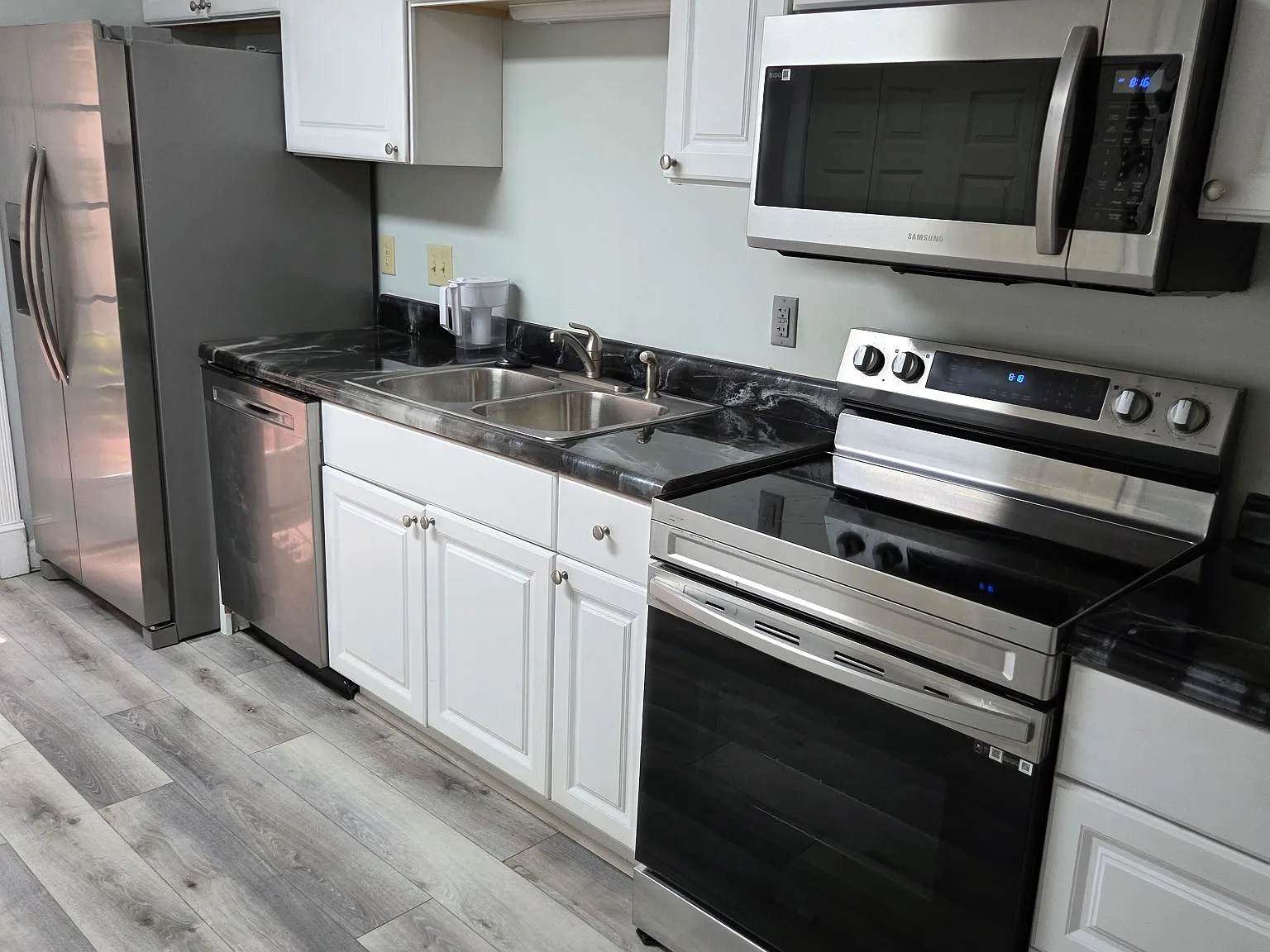 2 bed, 1.5 bath, 910 sqft, $1,350 — Photo 1