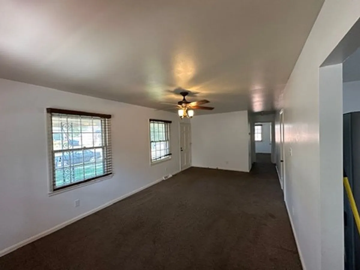Building Photo - 2136 Jasmine Dr